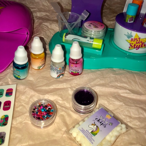 PRICE FIRM Lip balm + Nail studio - Picture 7 of 8